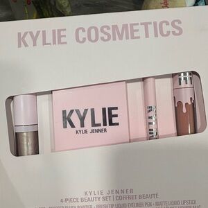 Kylie Cosmetics Lip Kit - Soft Pink and Nude
